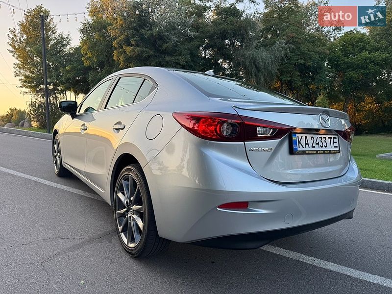 Седан Mazda 3 2018 в Киеве