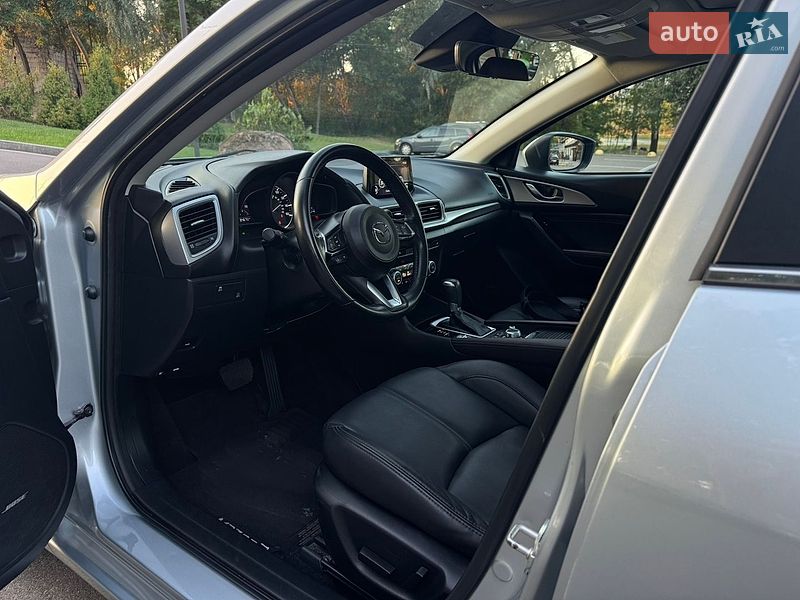 Седан Mazda 3 2018 в Киеве