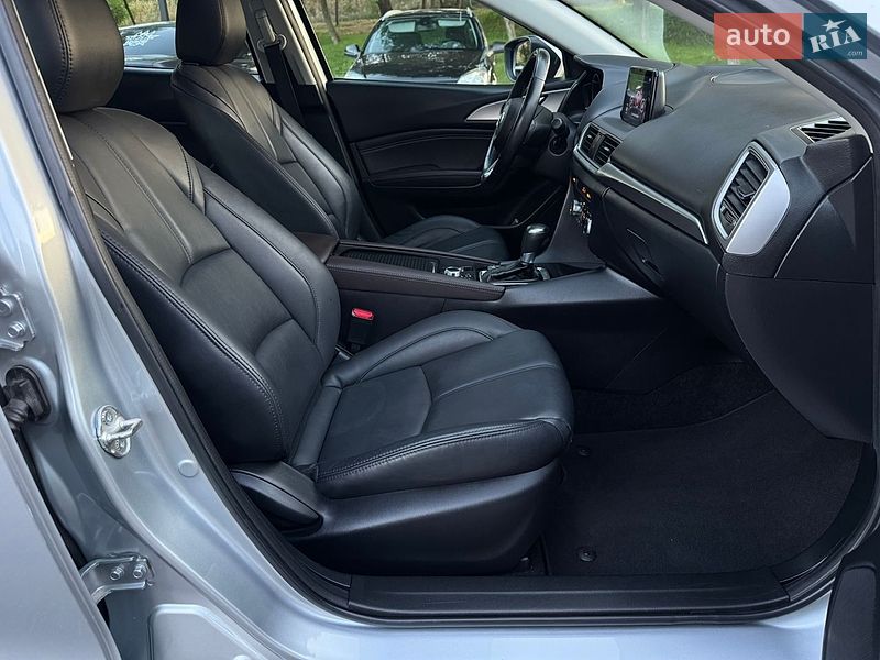 Седан Mazda 3 2018 в Киеве