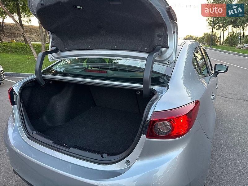Седан Mazda 3 2018 в Киеве
