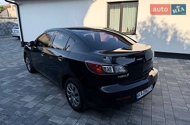 Седан Mazda 3 2012 в Ровно