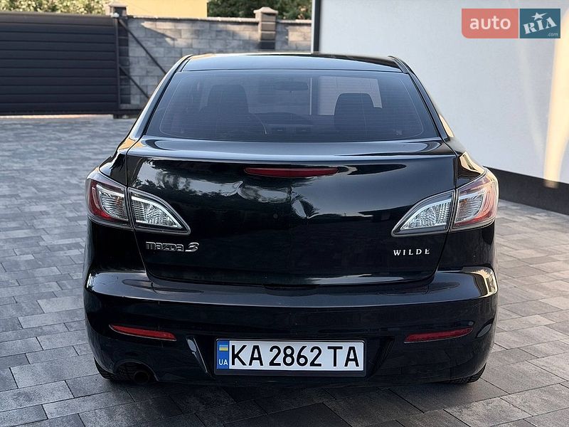 Седан Mazda 3 2012 в Ровно