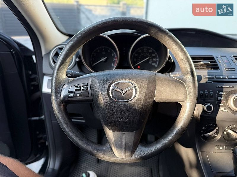 Седан Mazda 3 2012 в Ровно