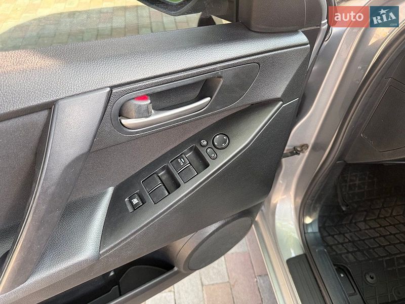 Хэтчбек Mazda 3 2011 в Киеве