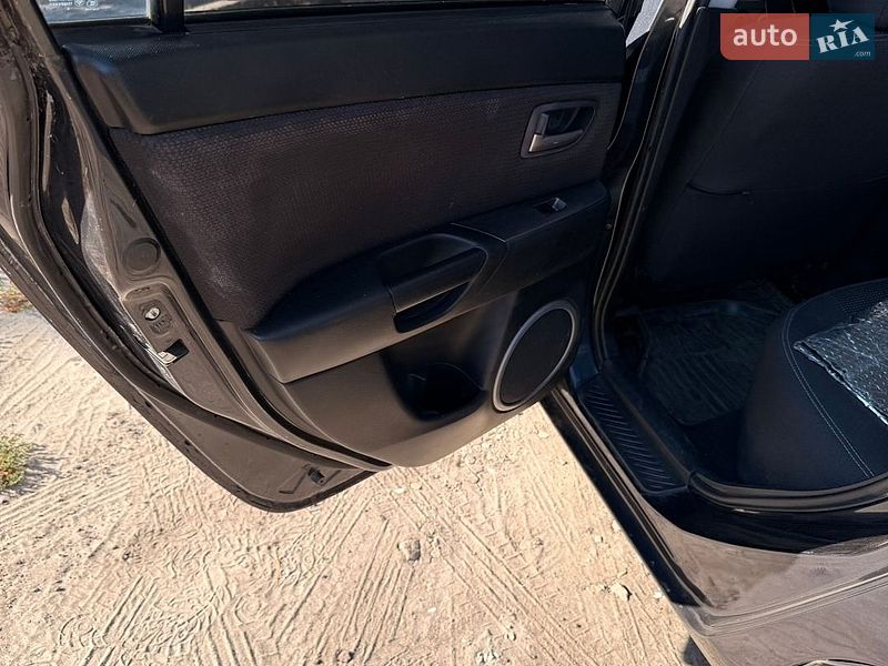 Седан Mazda 3 2006 в Харкові