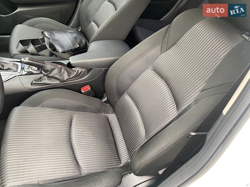 Седан Mazda 3 2014 в Ірпені