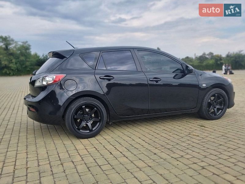 Хетчбек Mazda 3 2009 в Авангарді