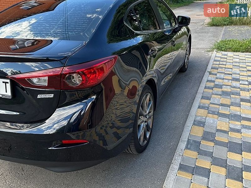 Седан Mazda 3 2018 в Чернигове
