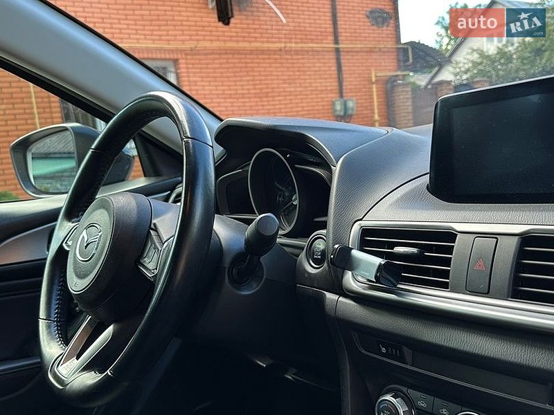 Седан Mazda 3 2018 в Чернигове