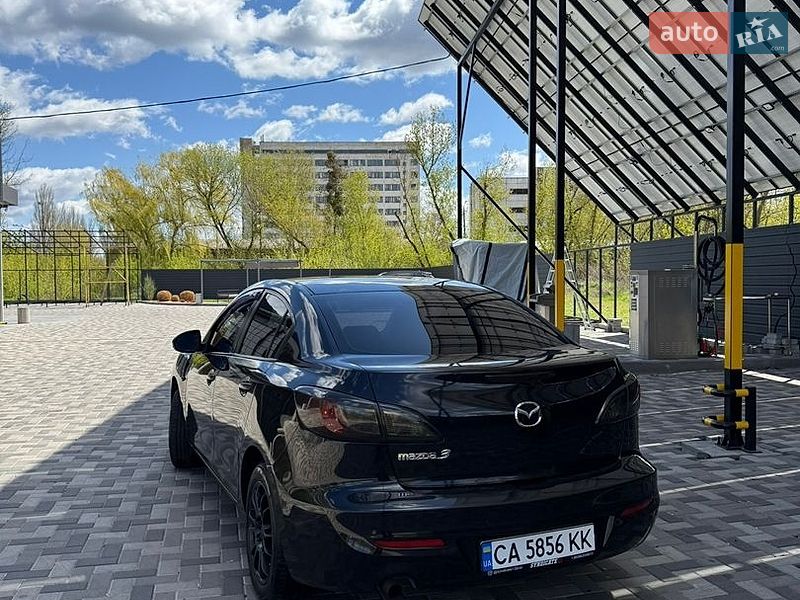 Седан Mazda 3 2011 в Черкасах
