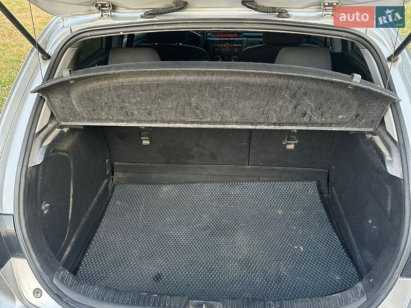 Хетчбек Mazda 3 2006 в Дубровиці