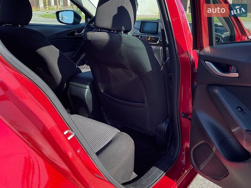 Седан Mazda 3 2015 в Івано-Франківську