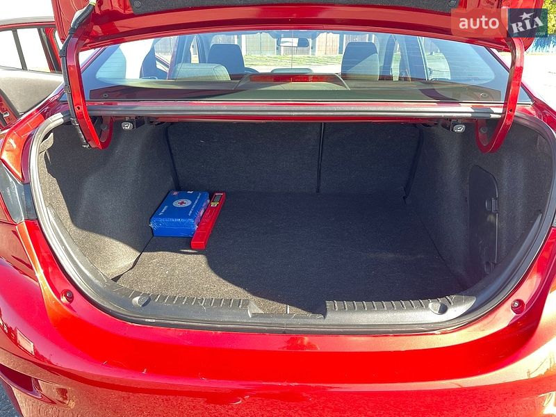 Седан Mazda 3 2015 в Івано-Франківську