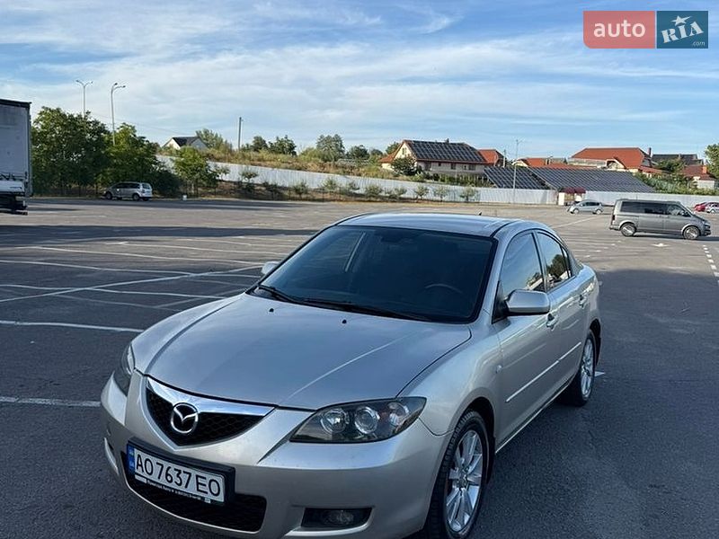 Седан Mazda 3 2006 в Ужгороде
