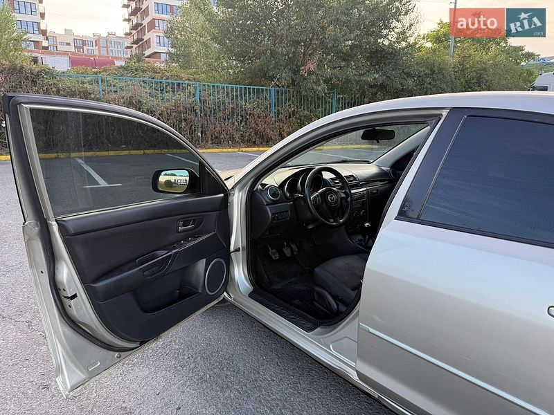 Седан Mazda 3 2006 в Ужгороде