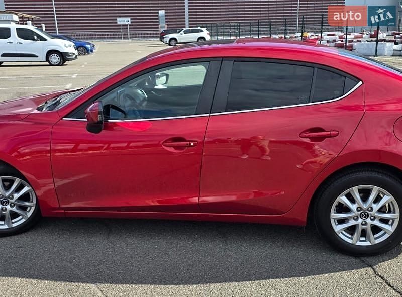 Седан Mazda 3 2014 в Киеве