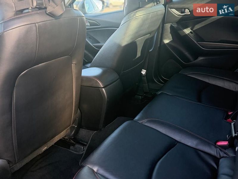 Седан Mazda 3 2014 в Киеве