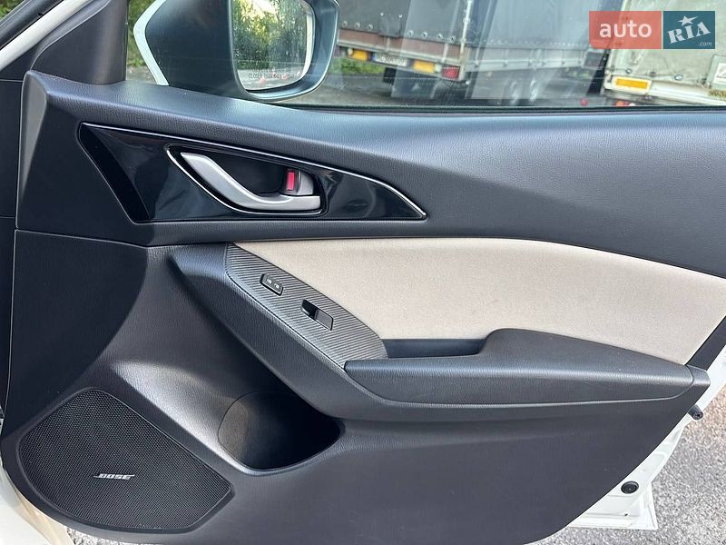 Хэтчбек Mazda 3 2016 в Киеве