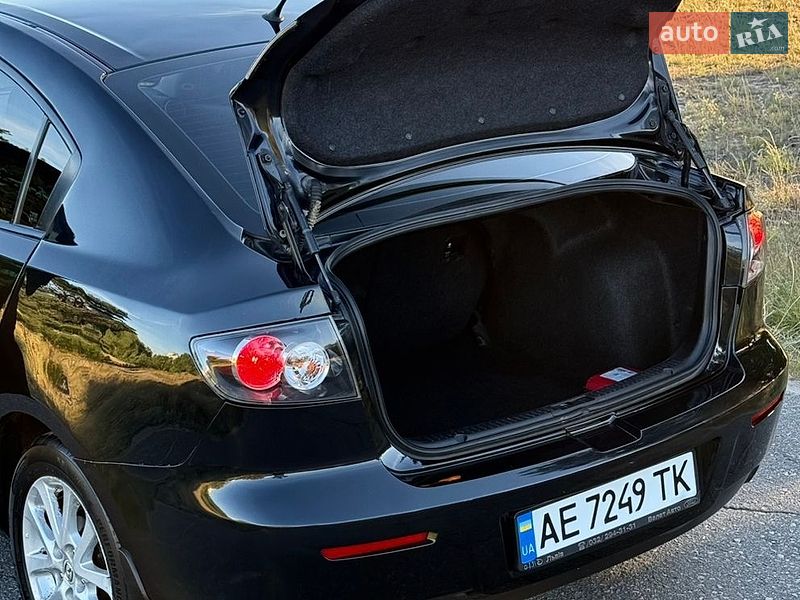 Седан Mazda 3 2008 в Днепре