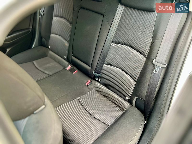 Седан Mazda 3 2014 в Обухові