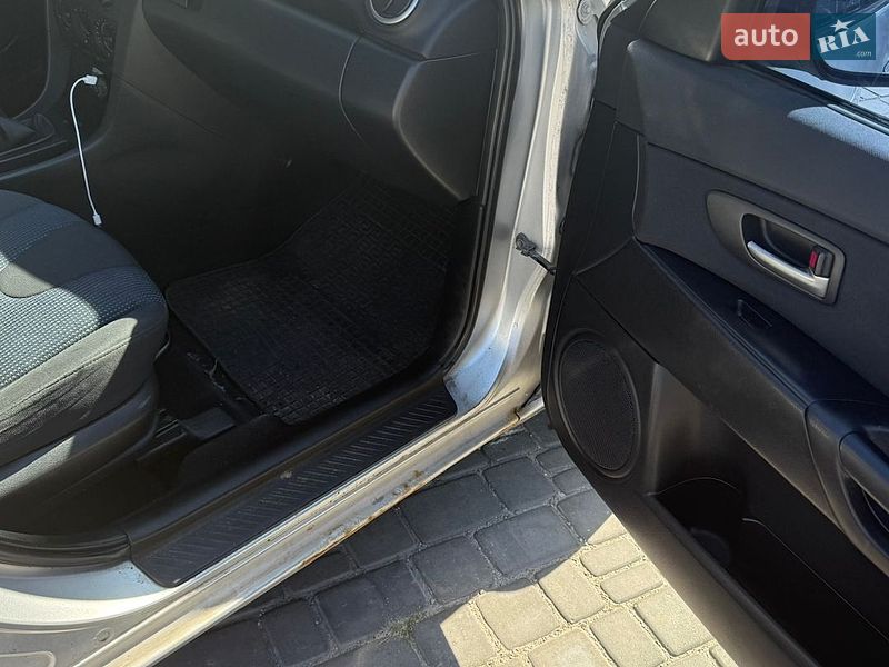 Хэтчбек Mazda 3 2004 в Каменском
