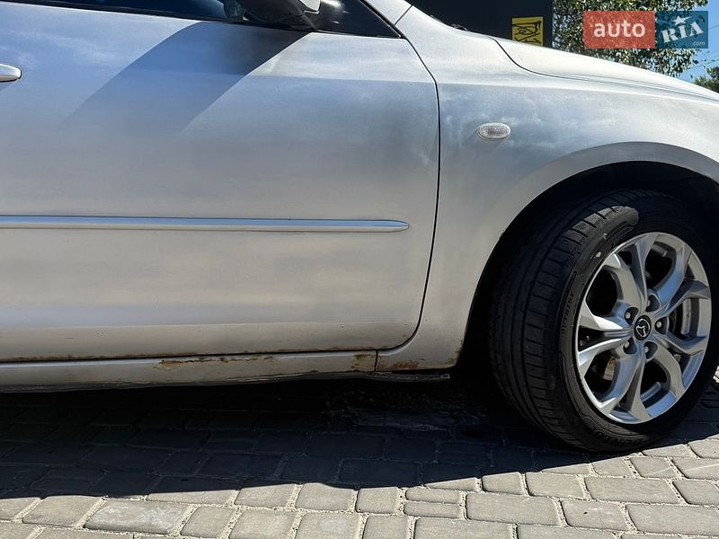 Хэтчбек Mazda 3 2004 в Каменском