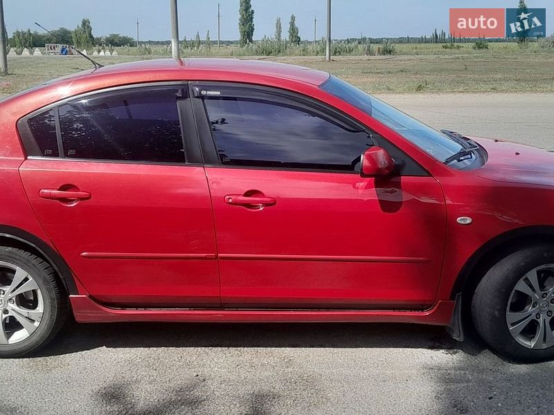 Седан Mazda 3 2005 в Новому Бузі
