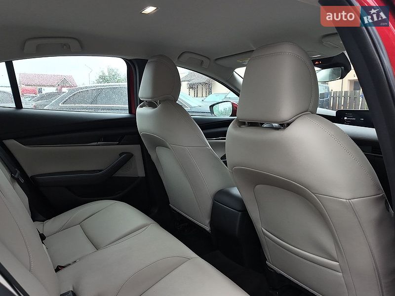 Седан Mazda 3 2019 в Стрию
