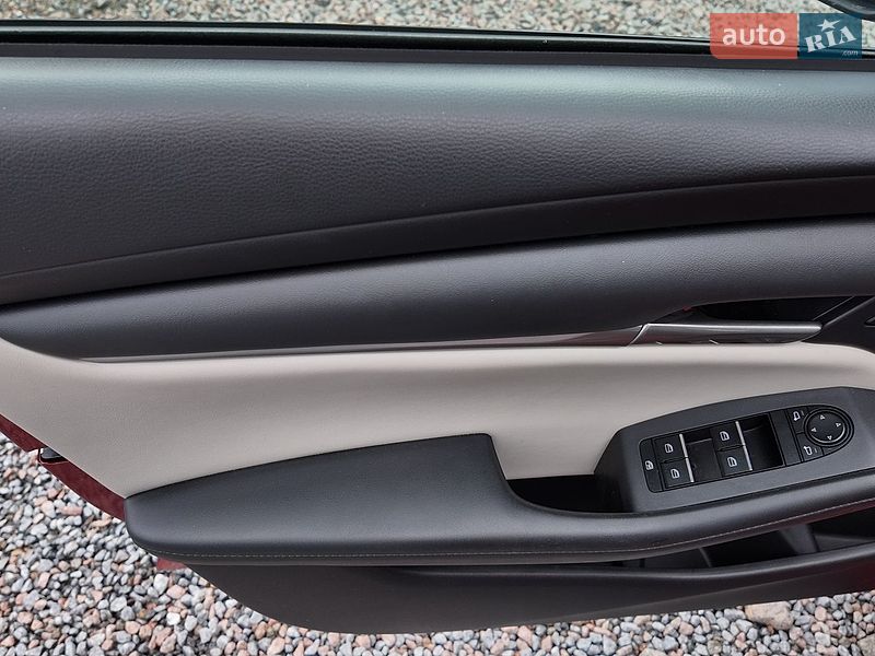 Седан Mazda 3 2019 в Стрию