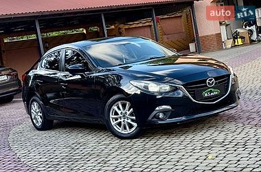 Седан Mazda 3 2015 в Мукачево