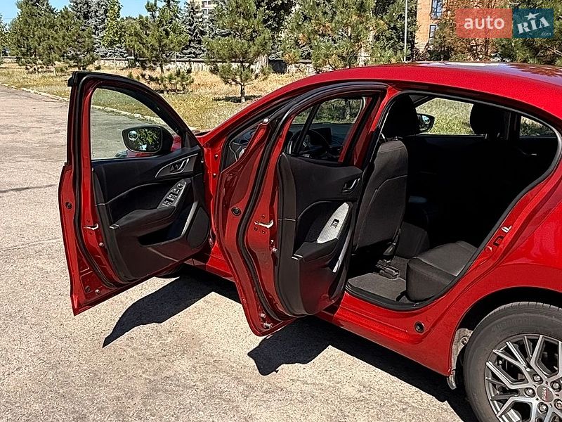 Седан Mazda 3 2017 в Кременчуге