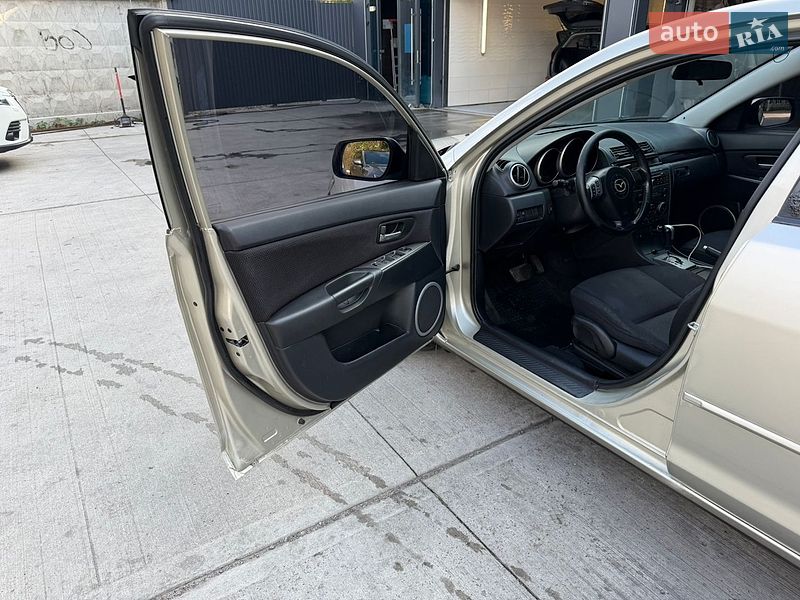 Седан Mazda 3 2006 в Киеве
