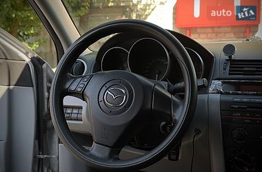 Хетчбек Mazda 3 2003 в Корсунь-Шевченківському