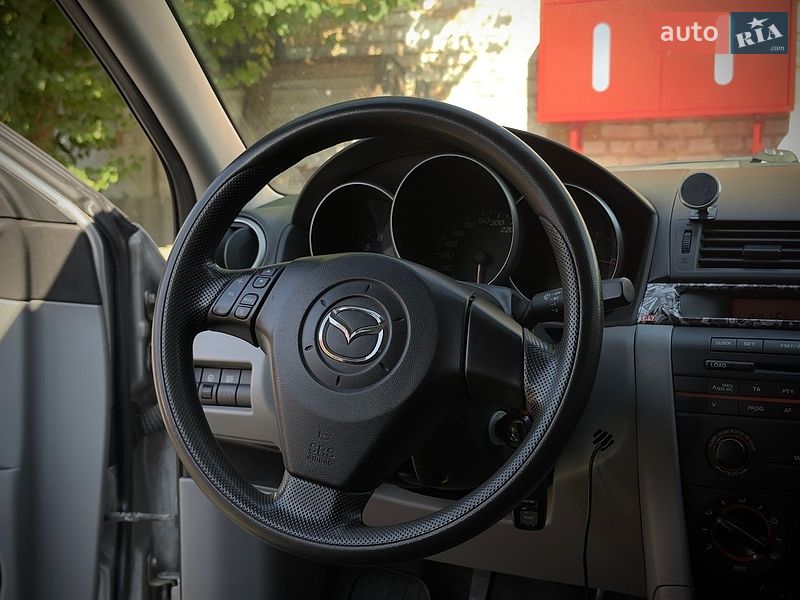 Хетчбек Mazda 3 2003 в Корсунь-Шевченківському