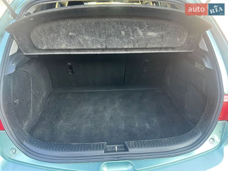 Хетчбек Mazda 3 2004 в Южному