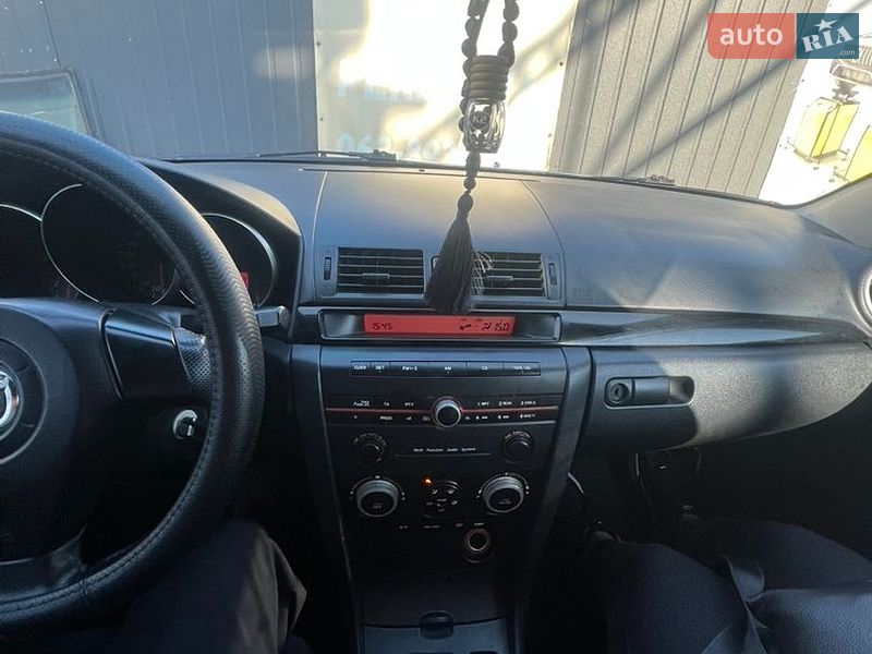Хетчбек Mazda 3 2004 в Южному