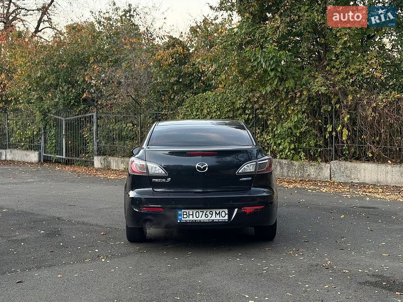 Седан Mazda 3 2012 в Киеве