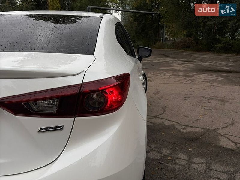 Седан Mazda 3 2018 в Киеве