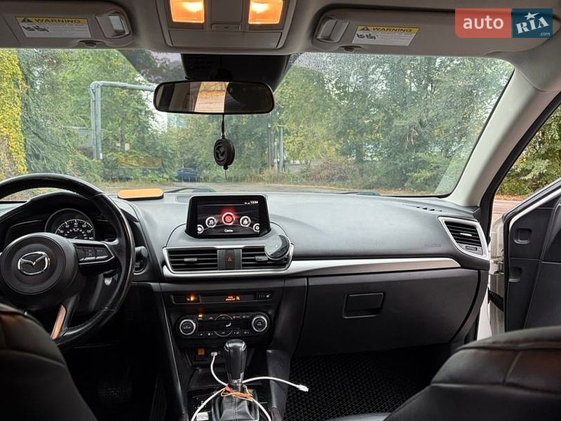 Седан Mazda 3 2018 в Киеве
