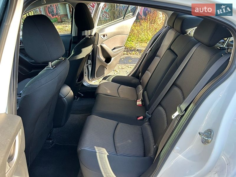 Седан Mazda 3 2016 в Києві