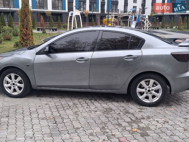 Седан Mazda 3 2011 в Івано-Франківську