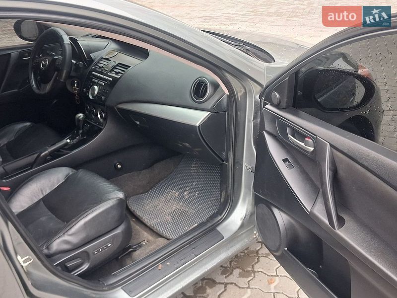 Седан Mazda 3 2011 в Івано-Франківську