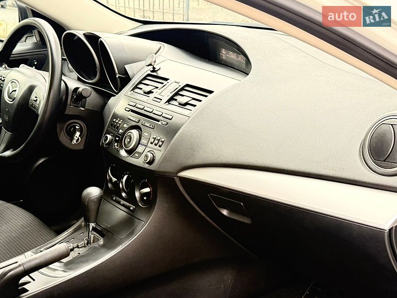 Седан Mazda 3 2013 в Запорожье
