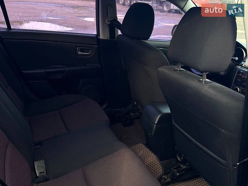 Седан Mazda 3 2005 в Коростене