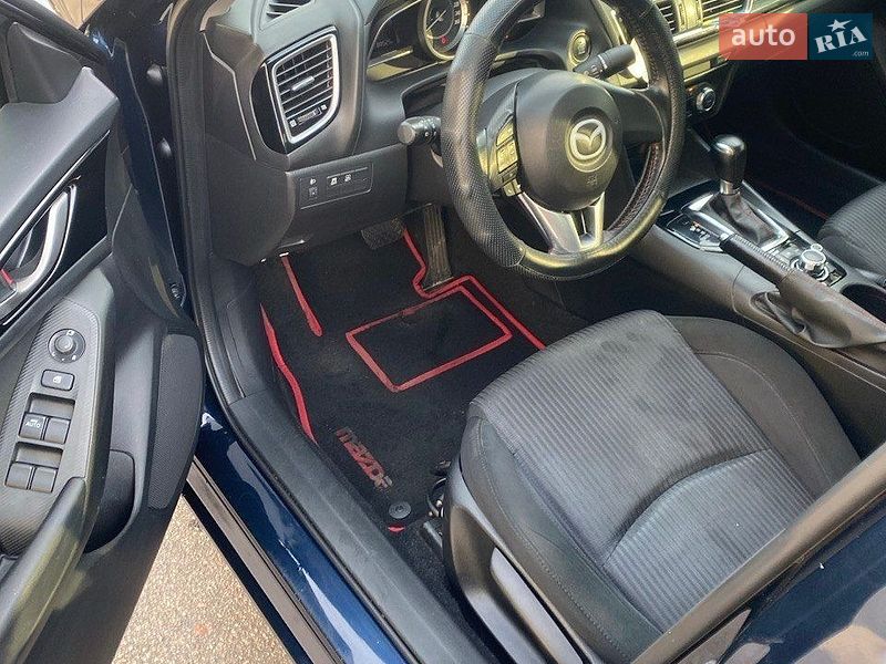 Седан Mazda 3 2015 в Киеве