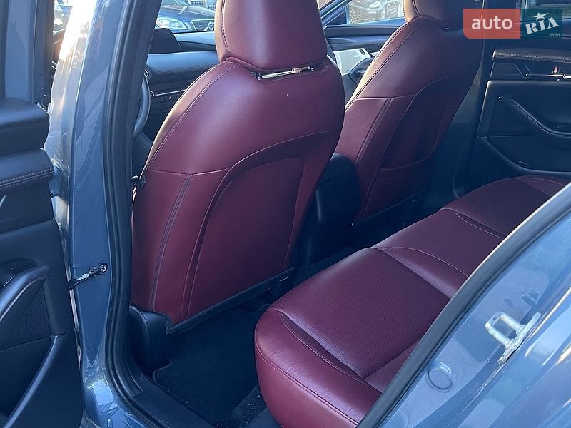Седан Mazda 3 2022 в Стрые
