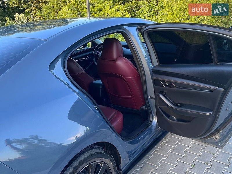 Седан Mazda 3 2022 в Стрые