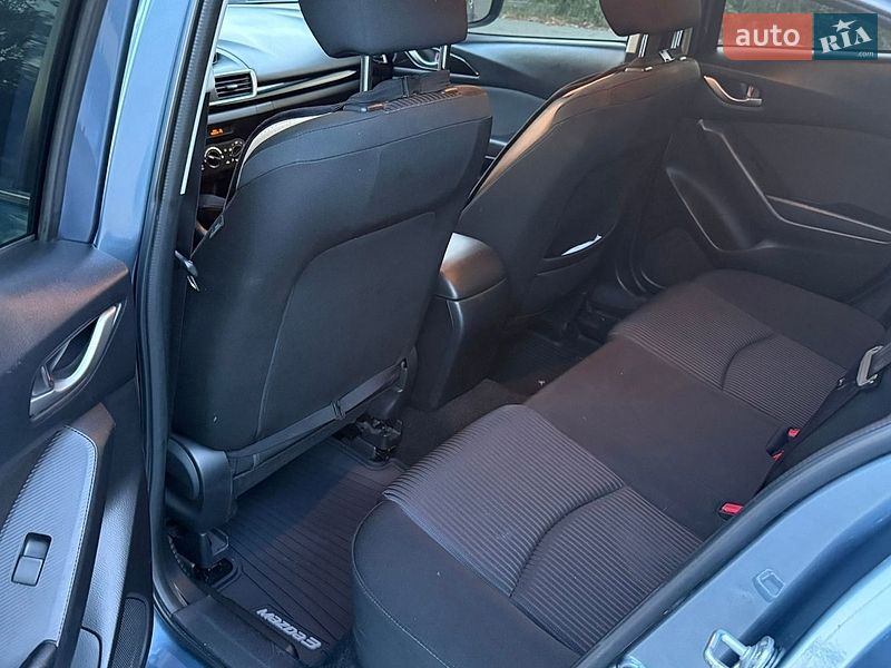 Хэтчбек Mazda 3 2015 в Полтаве