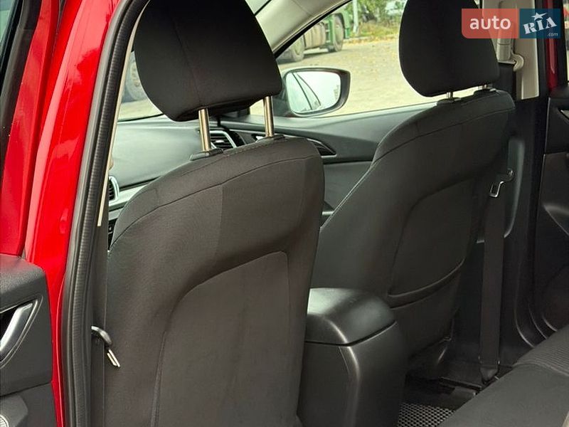 Седан Mazda 3 2013 в Черкассах