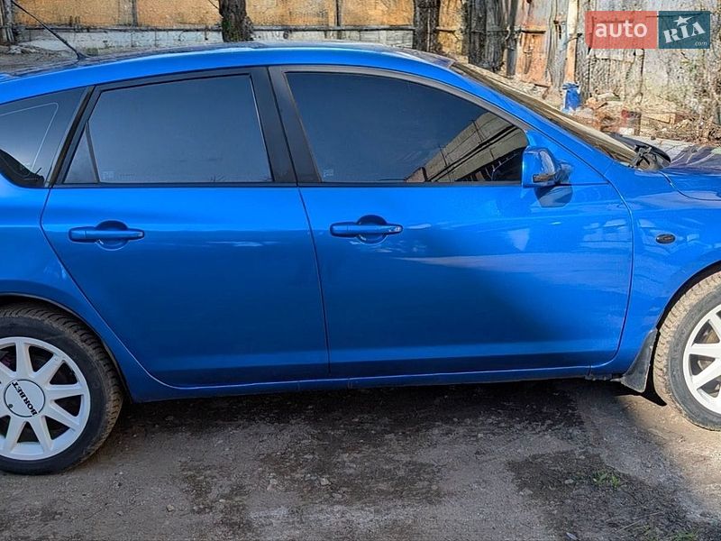 Хэтчбек Mazda 3 2005 в Одессе